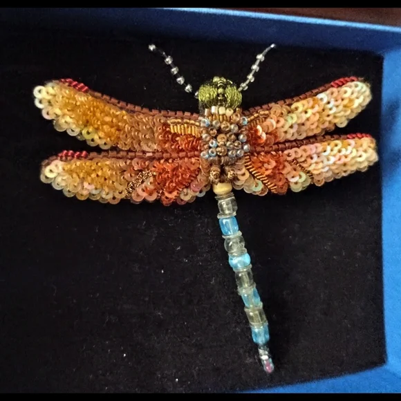 Elegant Multicolor Dragonfly Brooch - Picture 4 of 4